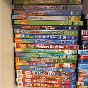 👫Children’s DVDs (assorted) $20 /10 bundle assorted